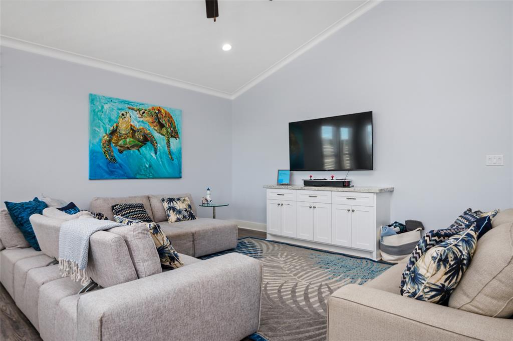 2565 Palm Drive, Crystal Beach, Texas image 10