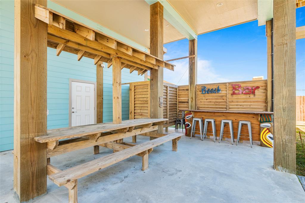 2565 Palm Drive, Crystal Beach, Texas image 5