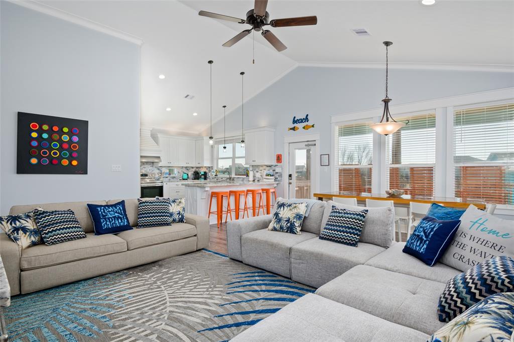 2565 Palm Drive, Crystal Beach, Texas image 11