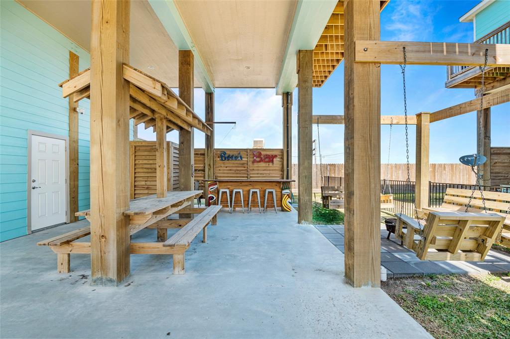 2565 Palm Drive, Crystal Beach, Texas image 4