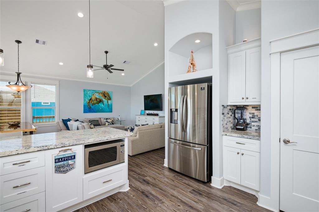 2565 Palm Drive, Crystal Beach, Texas image 15