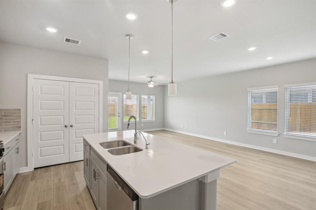 6623 Lenwood Lane, Rosharon, Texas image 16