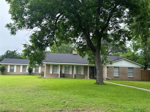 Single Family Residence in Eagle Lake TX 401 Harbert Avenue.jpg