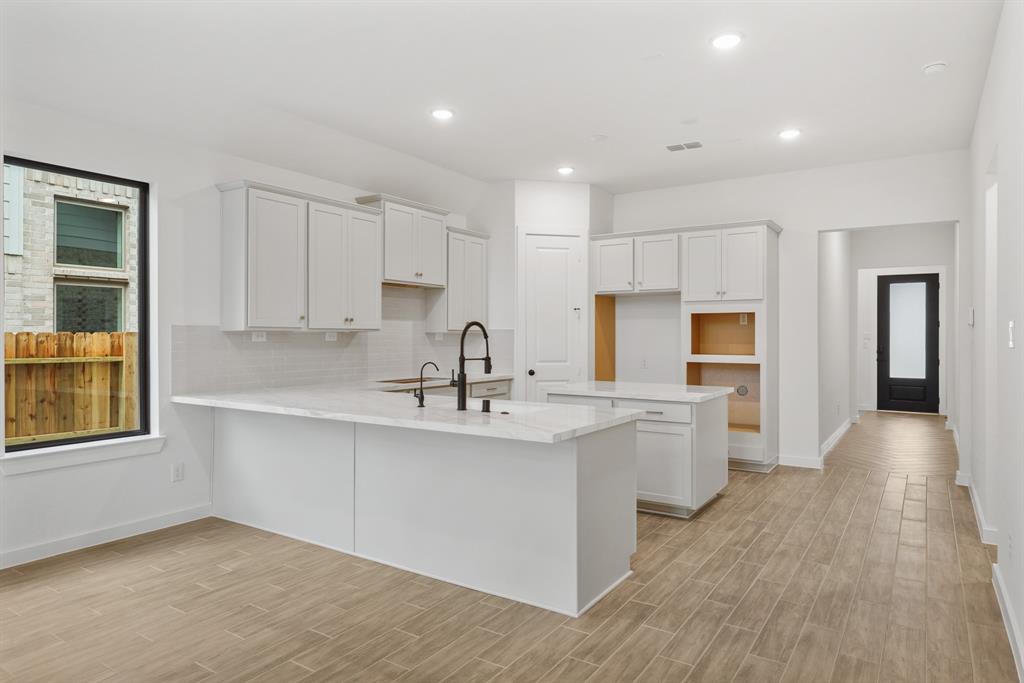 557 Red Eyed Vireo Court, Magnolia, Texas image 3
