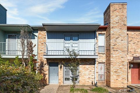 Photo of 6111 Beverly Hill Street #39, Houston, TX 77057 (MLS # 49184294) Photo of 6111 Beverly Hill Street #39, Houston, TX 77057 (MLS # 49184294)