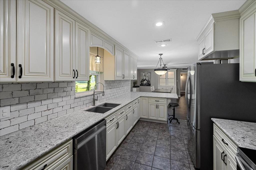 548 Meadowcroft Lane, Winnie, Texas image 16