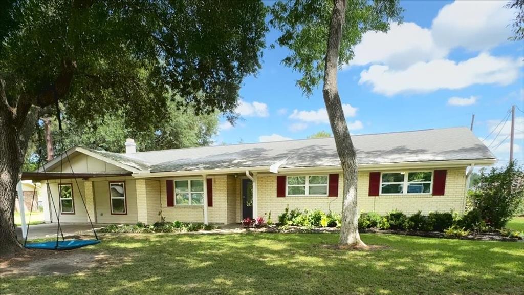 548 Meadowcroft Lane, Winnie, Texas image 2