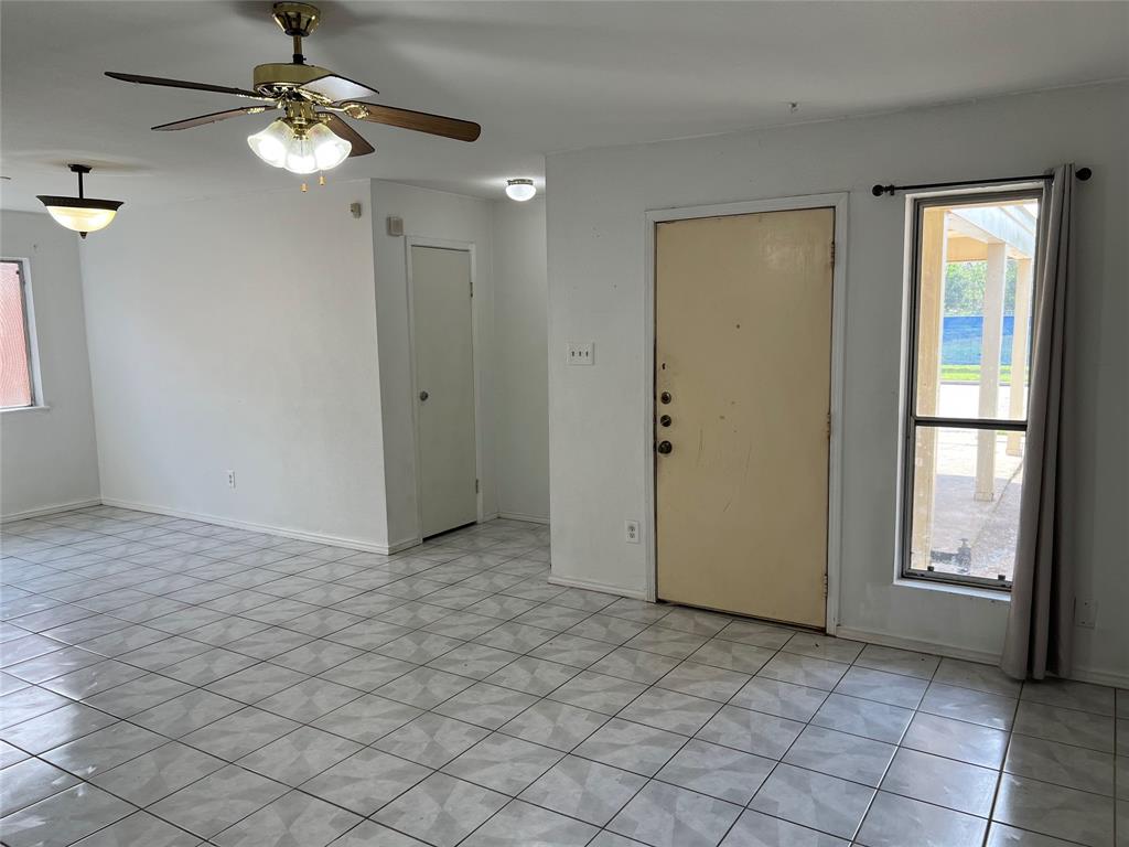 5611 Brookglen Drive, Houston, Texas image 6