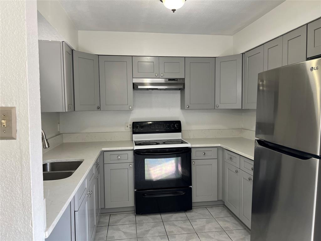 5611 Brookglen Drive, Houston, Texas image 2