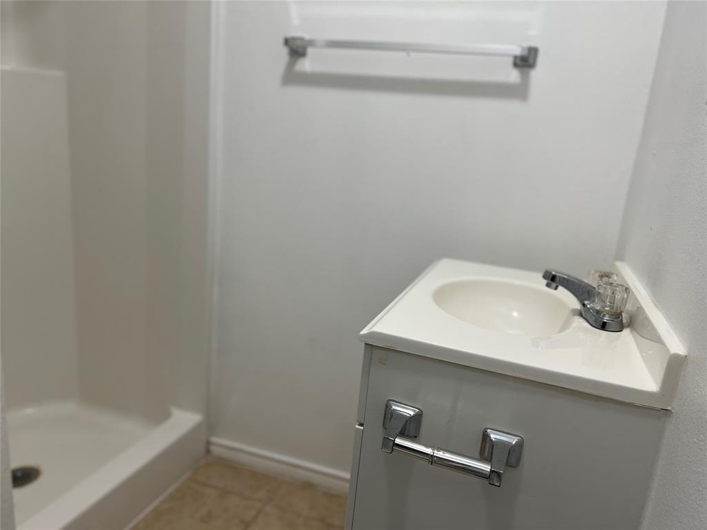 5611 Brookglen Drive, Houston, Texas image 17