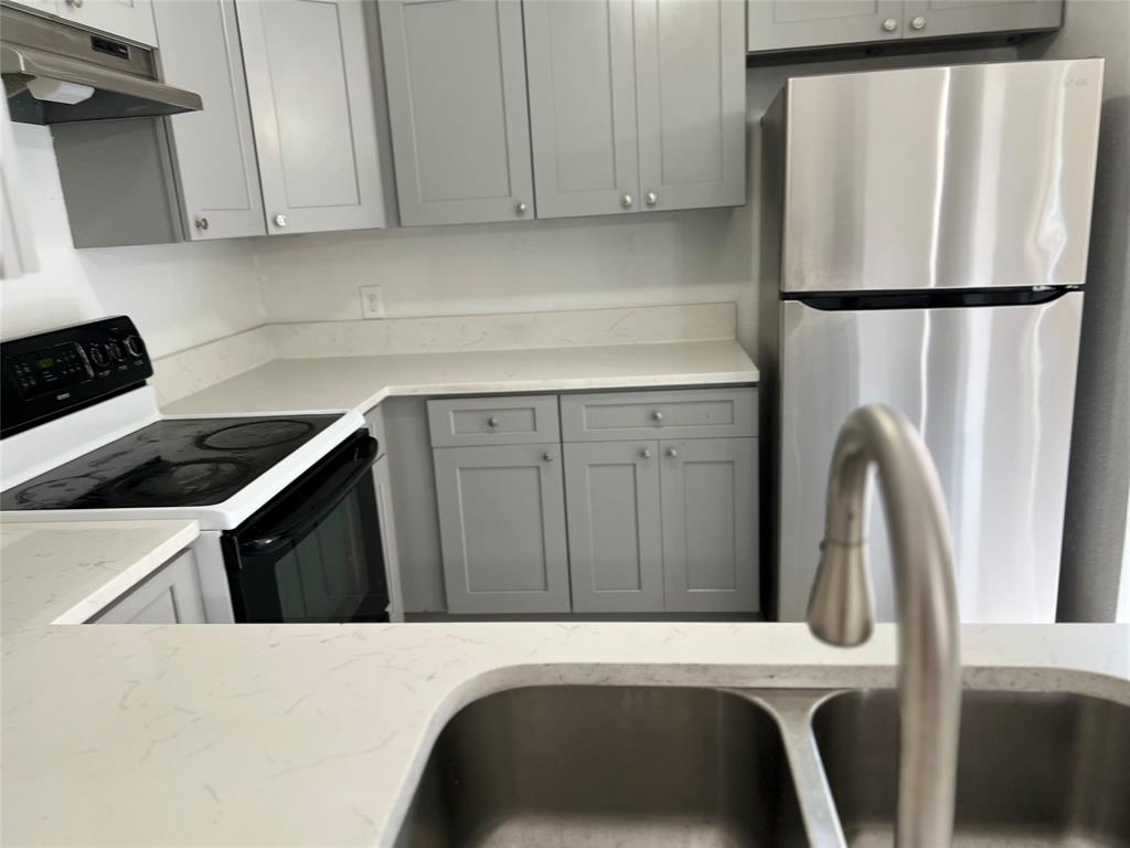 5611 Brookglen Drive, Houston, Texas image 3