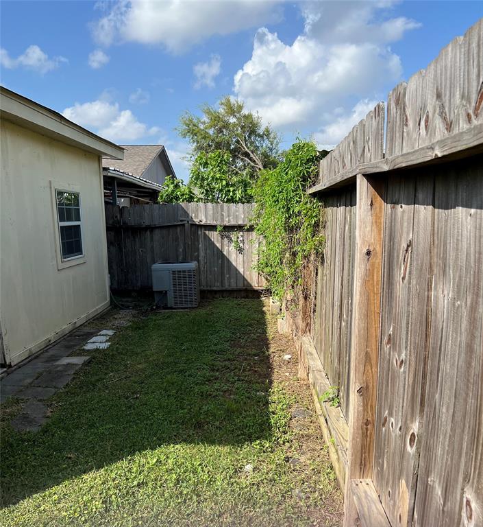 5611 Brookglen Drive, Houston, Texas image 24