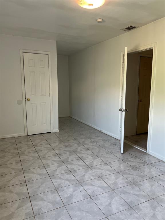 5611 Brookglen Drive, Houston, Texas image 14