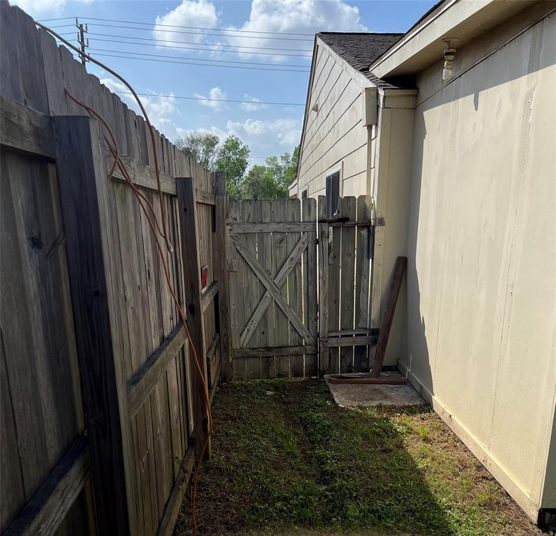 5611 Brookglen Drive, Houston, Texas image 25