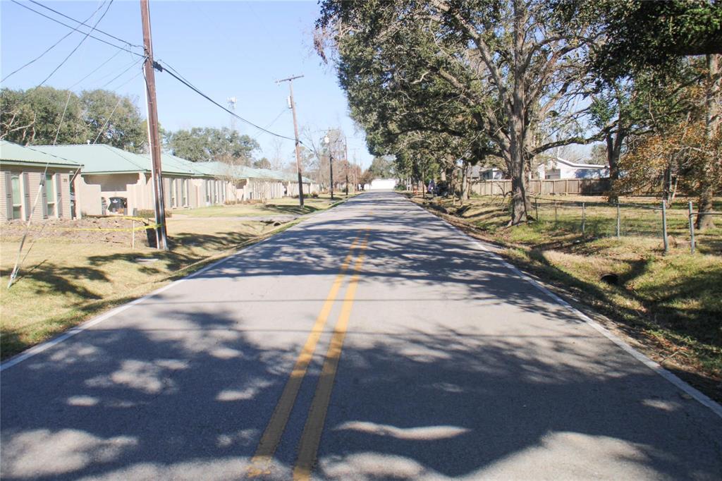 208 N Ormsby Street, Alvin, Texas image 4