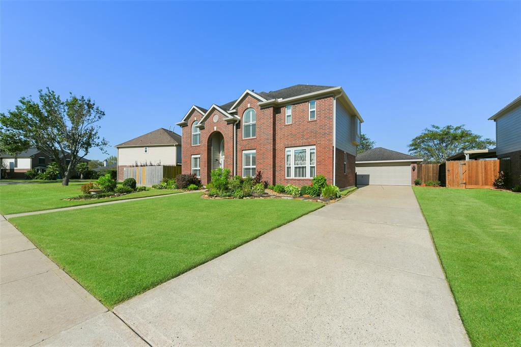 2108 N Mission Circle, Friendswood, Texas image 2