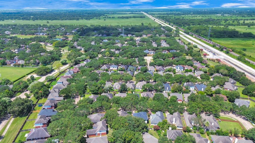 131 Lissa Lane, Sugar Land, Texas image 25