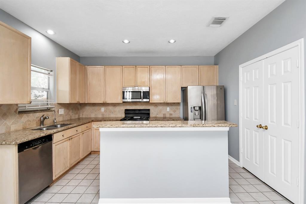 131 Lissa Lane, Sugar Land, Texas image 11