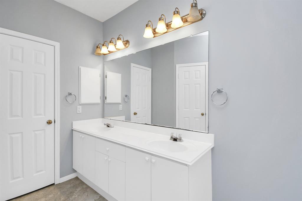 131 Lissa Lane, Sugar Land, Texas image 9