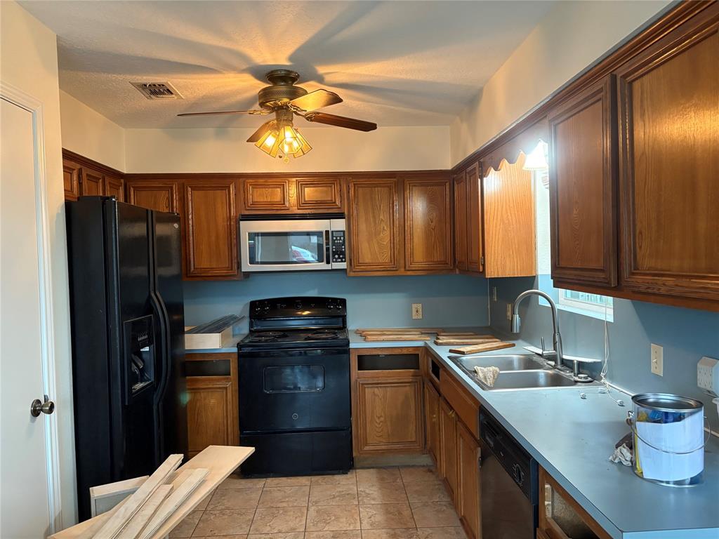 505 Huckleberry Drive, Lake Jackson, Texas image 3