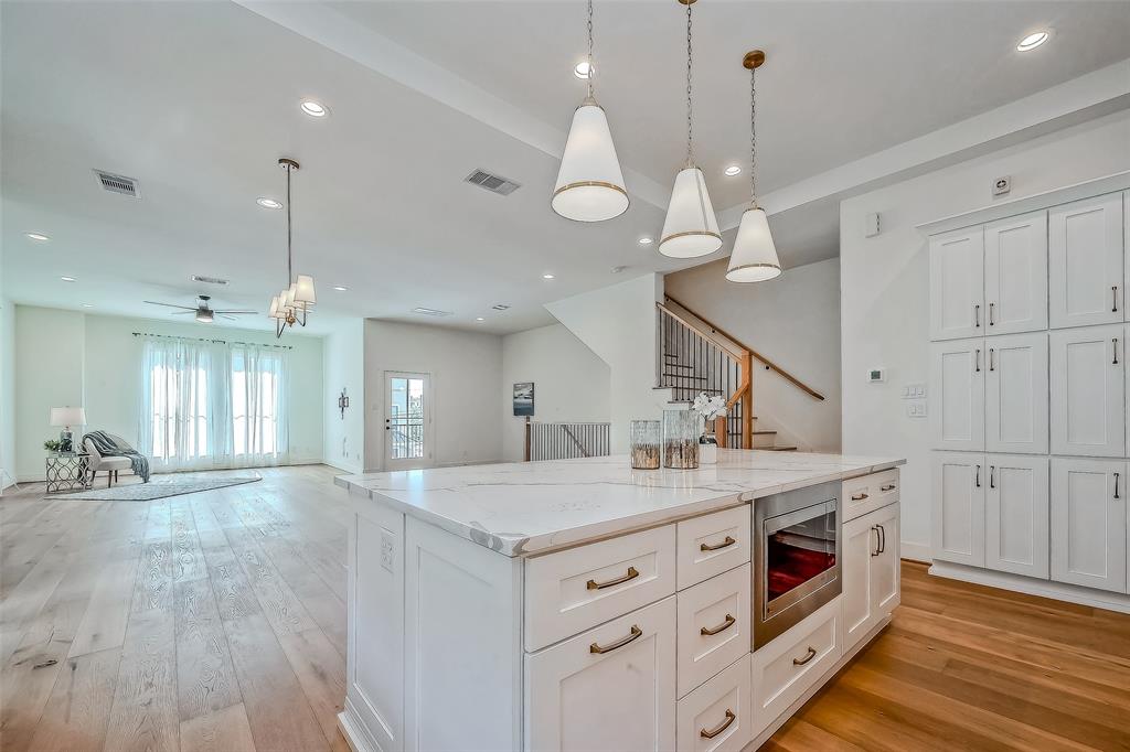 Houston, Texas 77018, United States, 4 Bedrooms Bedrooms, ,4 BathroomsBathrooms,Residential,Pending,18103