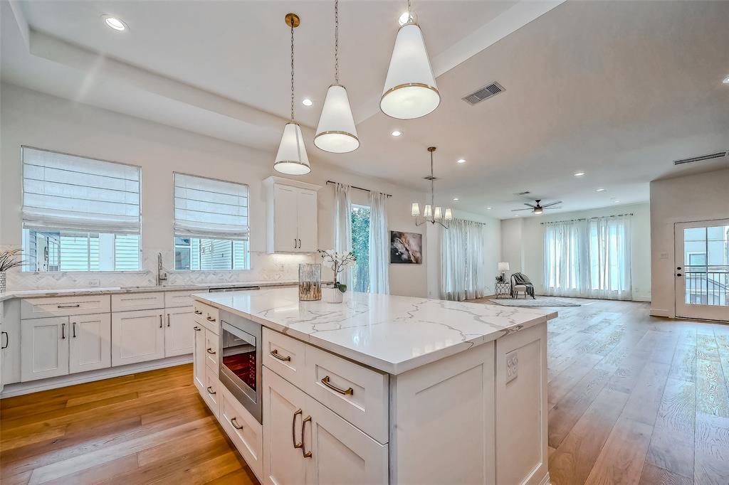 Houston, Texas 77018, United States, 4 Bedrooms Bedrooms, ,4 BathroomsBathrooms,Residential,Pending,18103