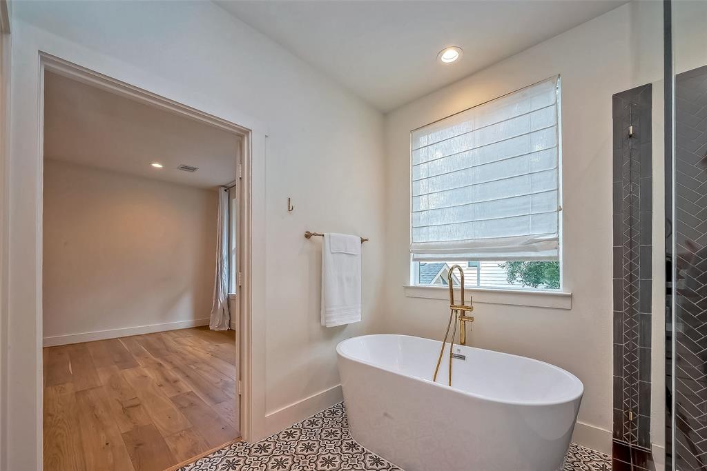 Houston, Texas 77018, United States, 4 Bedrooms Bedrooms, ,4 BathroomsBathrooms,Residential,Pending,18103