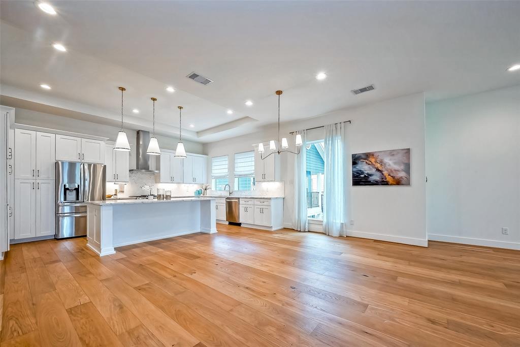 Houston, Texas 77018, United States, 4 Bedrooms Bedrooms, ,4 BathroomsBathrooms,Residential,Pending,18103