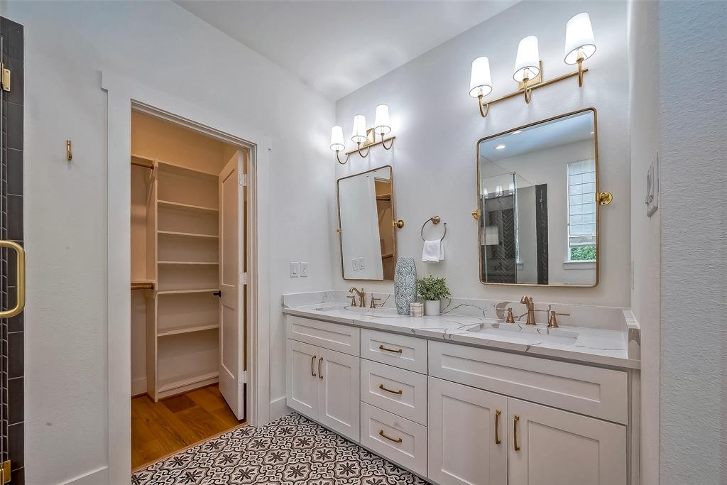 Houston, Texas 77018, United States, 4 Bedrooms Bedrooms, ,4 BathroomsBathrooms,Residential,Pending,18103