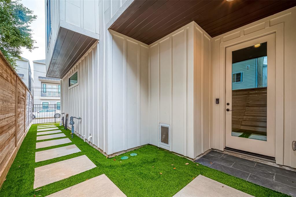 Houston, Texas 77018, United States, 4 Bedrooms Bedrooms, ,4 BathroomsBathrooms,Residential,Pending,18103