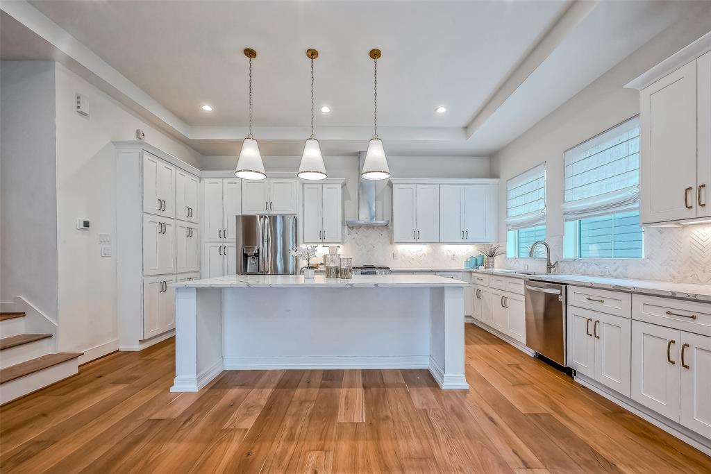 Houston, Texas 77018, United States, 4 Bedrooms Bedrooms, ,4 BathroomsBathrooms,Residential,Pending,18103