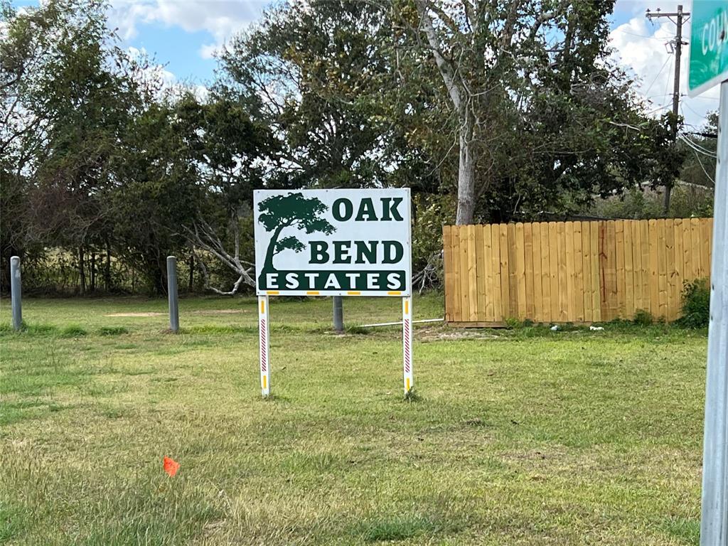 000 S Oak Bend Drive, Alvin, Texas image 2