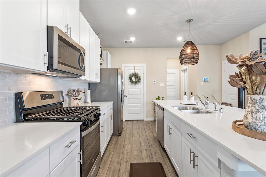 614 Seabreeze Drive, Kemah, Texas image 9