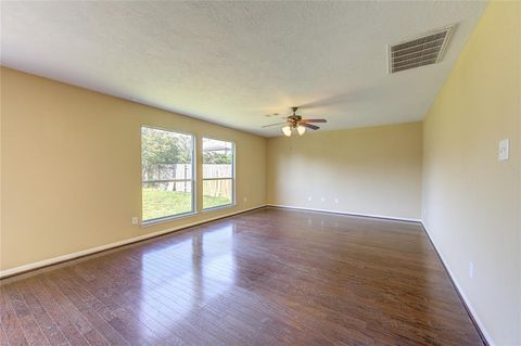 Single Family Residence in Houston TX 10418 Dewey Eve Court 15.jpg