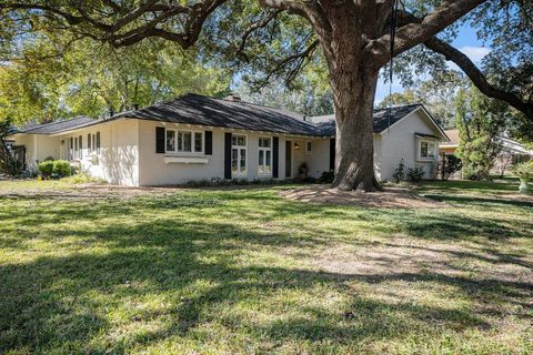 A home in Nassau Bay