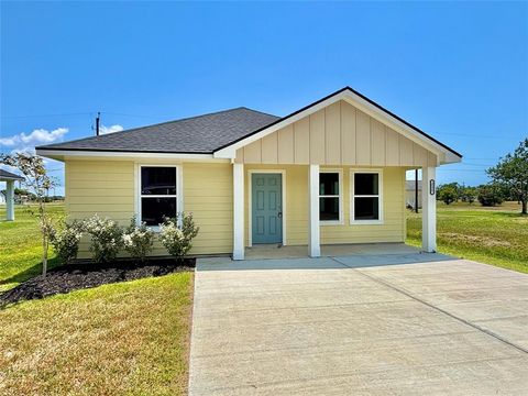 Photo of 211 Bayview, Palacios, TX 77465 (MLS # 63272925)