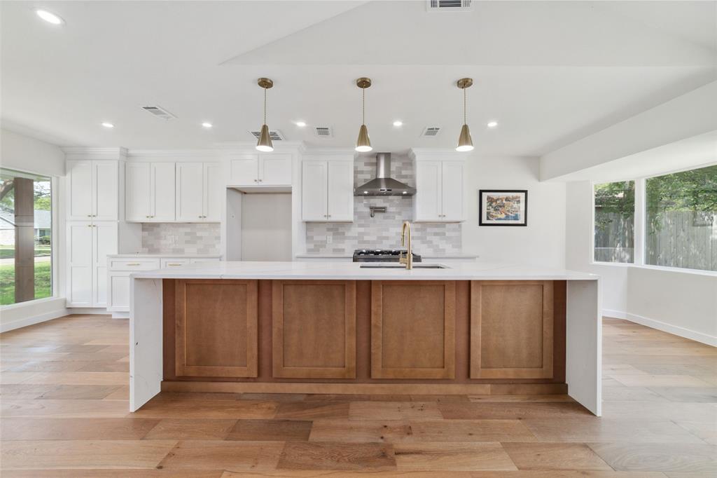 2618 Pine Village Drive, Houston, Texas image 6