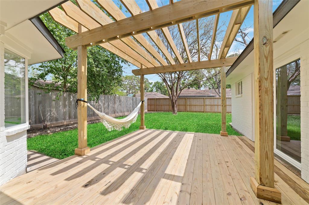 2618 Pine Village Drive, Houston, Texas image 19