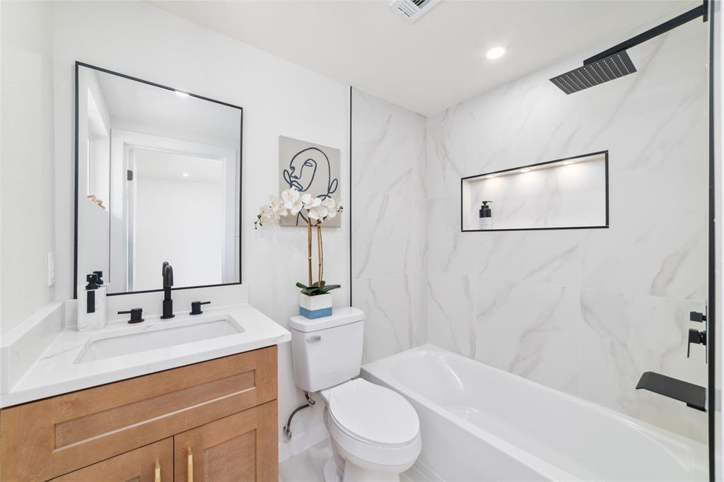 2618 Pine Village Drive, Houston, Texas image 18