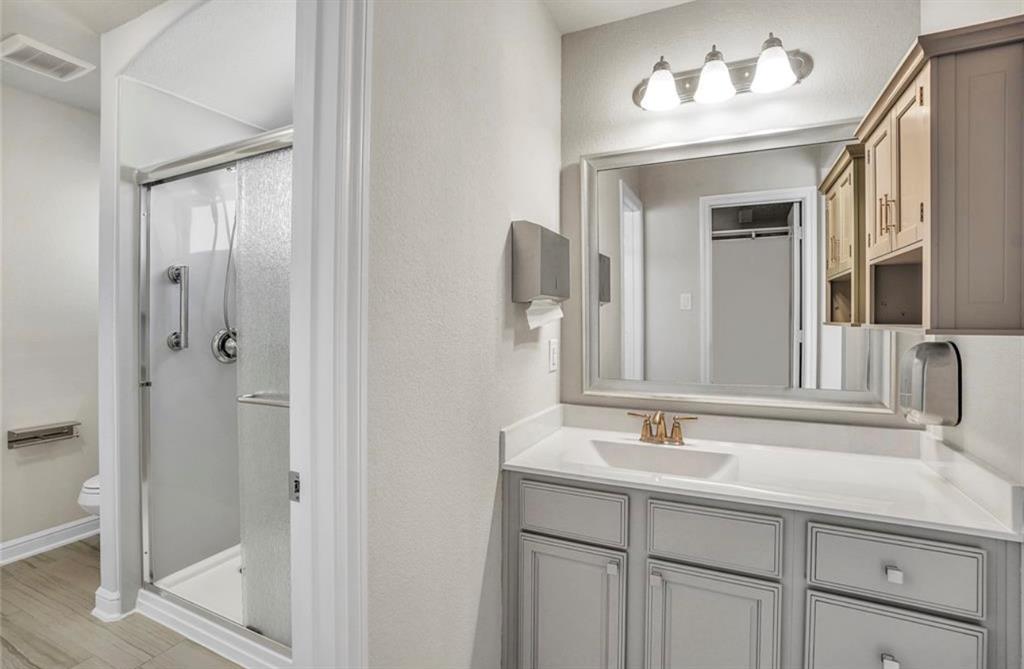 221 Bright Bluff Cir Cir, Waller, Texas image 16