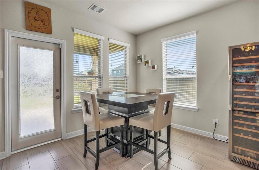 221 Bright Bluff Cir Cir, Waller, Texas image 12