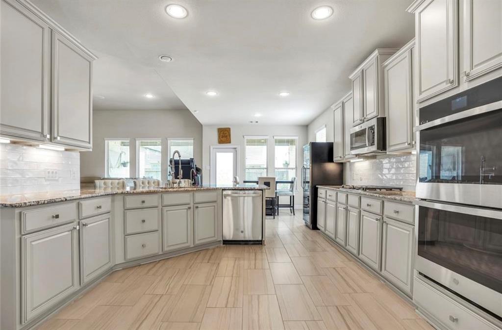 221 Bright Bluff Cir Cir, Waller, Texas image 11