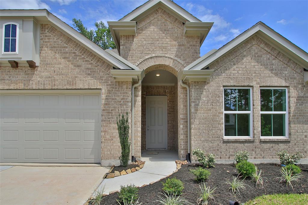 114 Mockingbird Trails Drive, Willis, Texas image 5