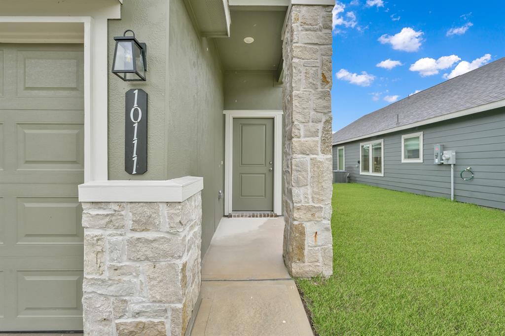 10111 Basil Beebalm Trail, Magnolia, Texas image 2