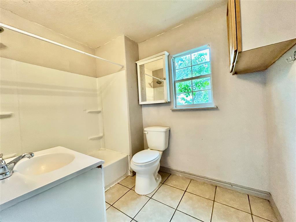 531 Coleman Street, Clute, Texas image 8