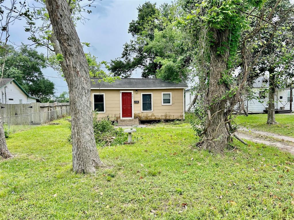 531 Coleman Street, Clute, Texas image 1