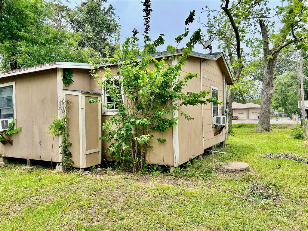 531 Coleman Street, Clute, Texas image 11