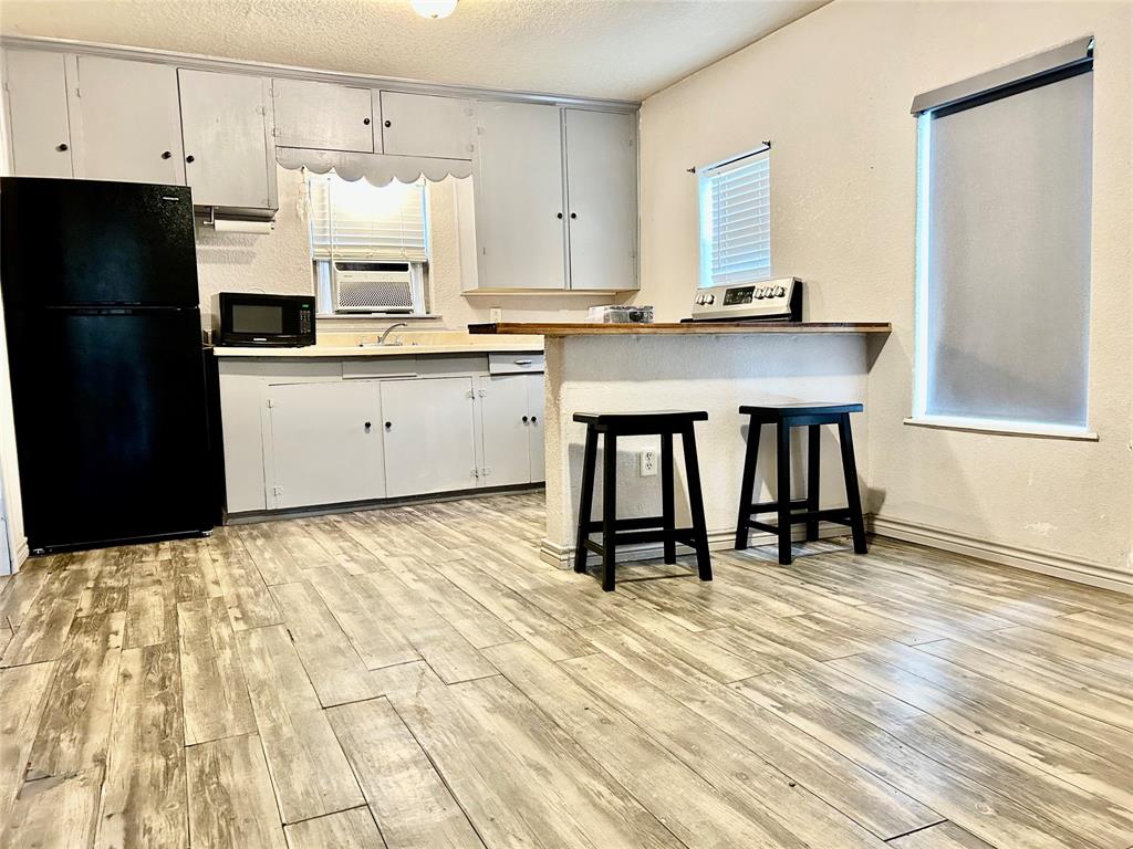 531 Coleman Street, Clute, Texas image 2