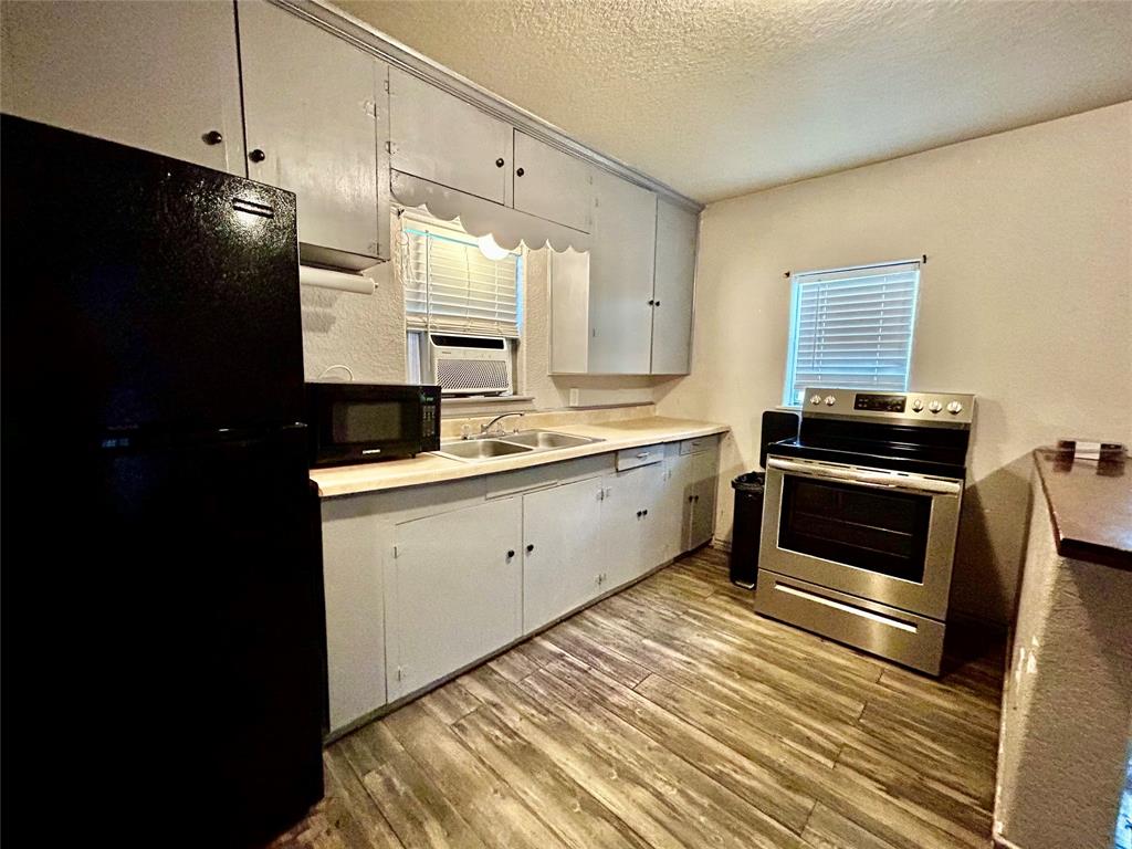 531 Coleman Street, Clute, Texas image 5