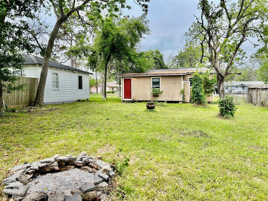 531 Coleman Street, Clute, Texas image 13